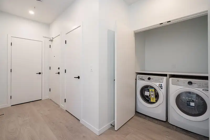 313 19577 65B AVENUE - photo 4 of 36