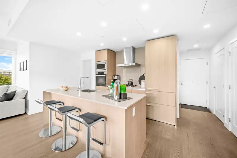 209 4932 CAMBIE STREET - photo 2 of 34