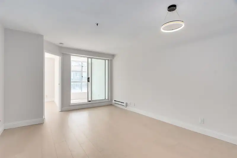 313 4113 FRASER STREET - photo 3 of 23