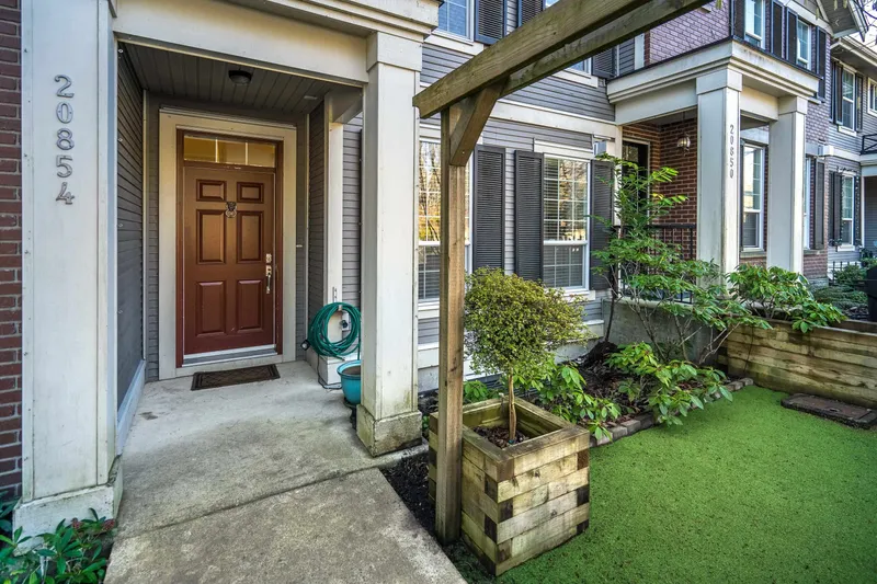 20854 72 AVENUE - photo 1 of 25