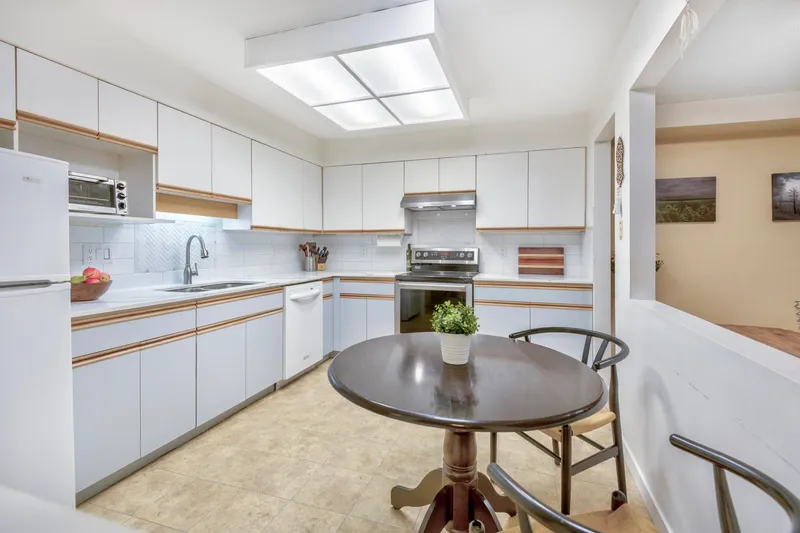 102 501 COCHRANE AVENUE - photo 3 of 25