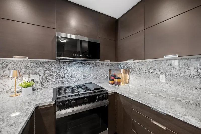 2006 2077 ROSSER AVENUE - photo 4 of 25