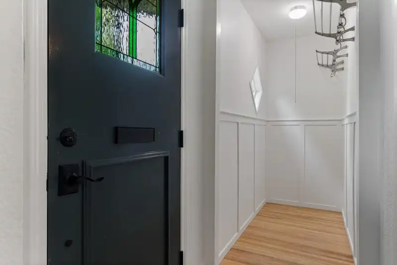 1132 ROSSLAND STREET - photo 2 of 34