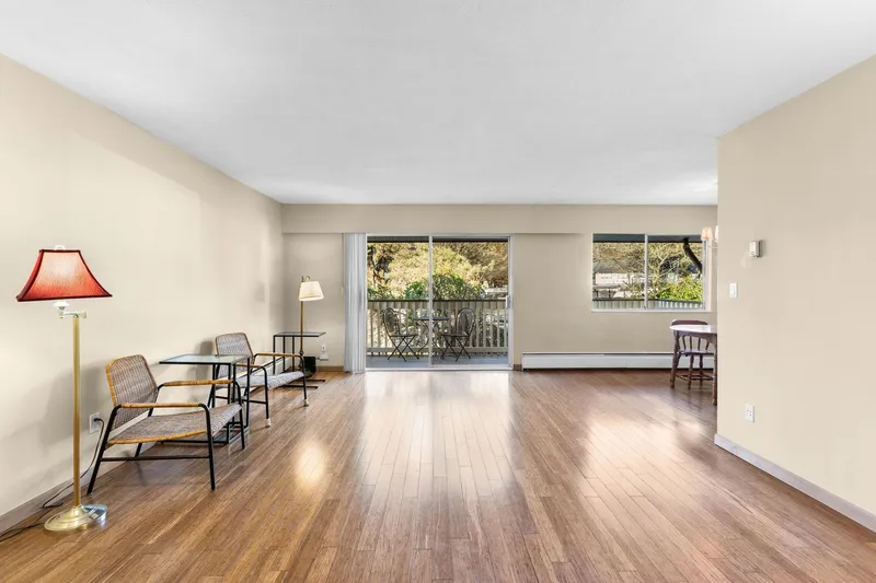 54 912 PREMIER STREET - photo 2 of 25