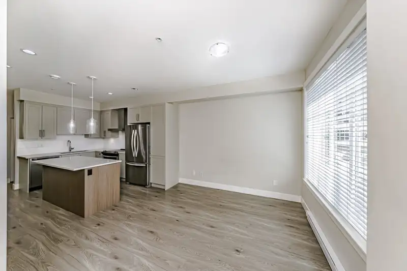 29 20498 82 AVENUE - photo 3 of 35