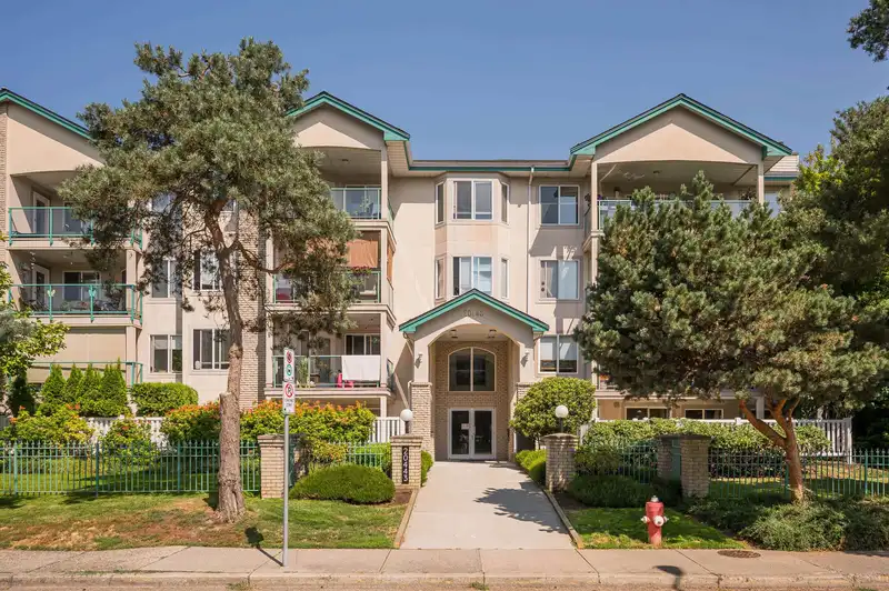 106 20443 53 AVENUE - photo 1 of 35