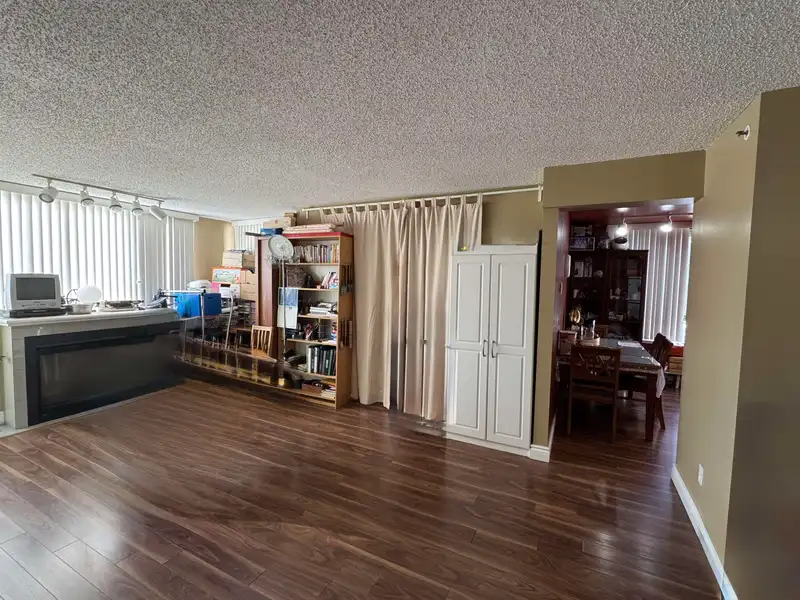 302 545 AUSTIN AVENUE - photo 4 of 18