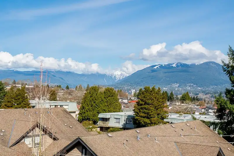502 4477 HASTINGS STREET - photo 1 of 40