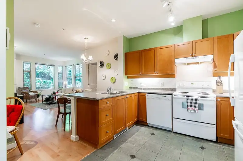 135 18 JACK MAHONY PLACE - photo 2 of 29