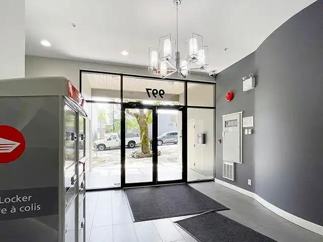 405 997 W 22ND AVENUE - photo 4 of 32