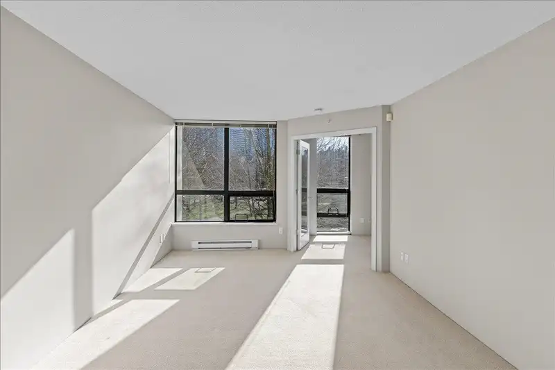 303 3588 CROWLEY DRIVE - photo 2 of 32