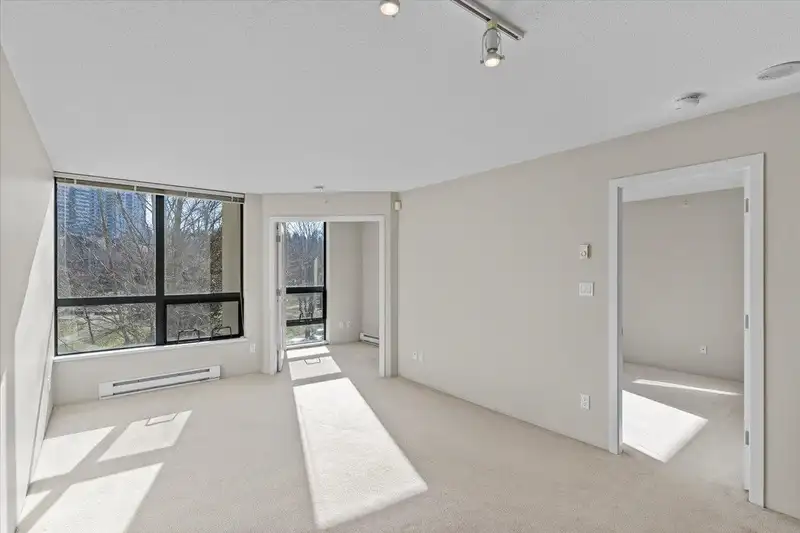 303 3588 CROWLEY DRIVE - photo 4 of 32