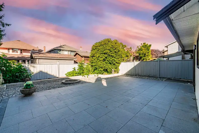 5257 HOLLYCROFT DRIVE - photo 2 of 36