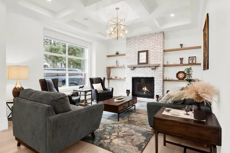 20208 42 AVENUE - photo 4 of 31