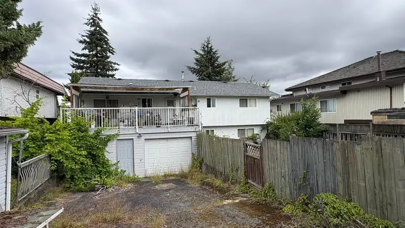 3850 MOSCROP STREET - photo 2 of 3