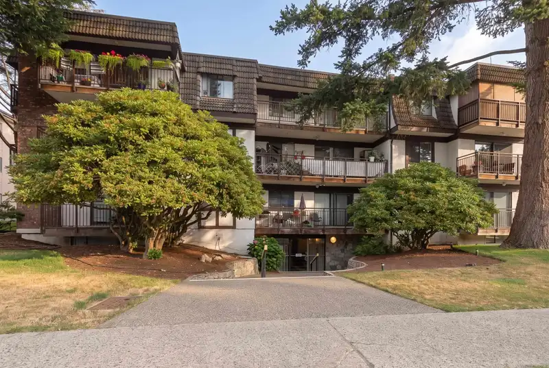 102 425 ASH STREET - photo 1 of 27