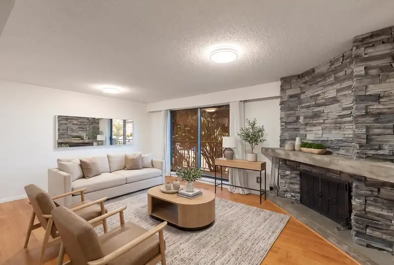 102 425 ASH STREET - photo 2 of 27
