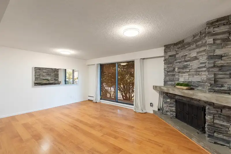 102 425 ASH STREET - photo 3 of 27