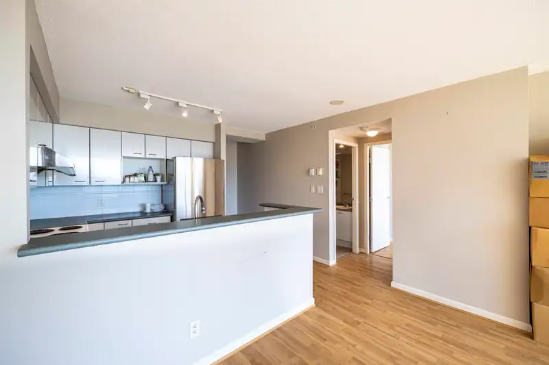 2102 6088 WILLINGDON AVENUE - photo 4 of 16