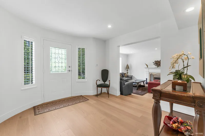 441 INGLEWOOD AVENUE - photo 2 of 25