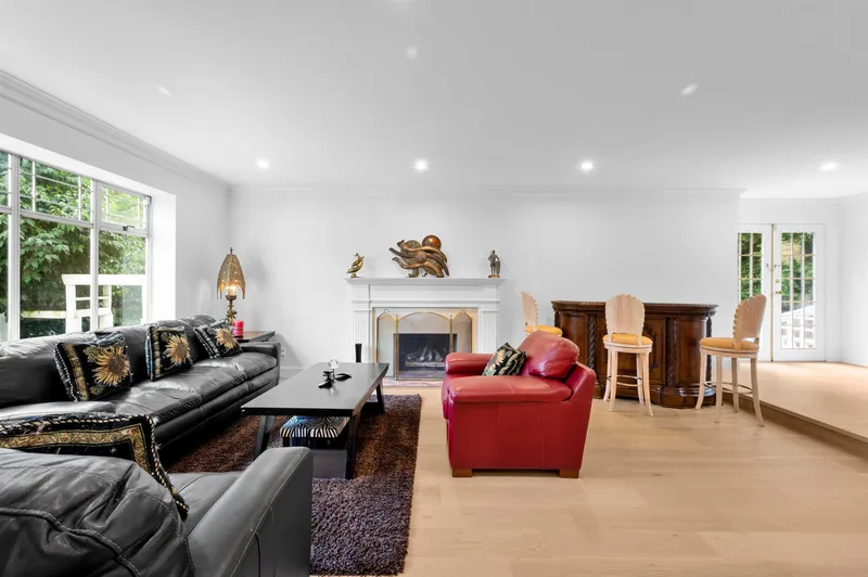 441 INGLEWOOD AVENUE - photo 3 of 25