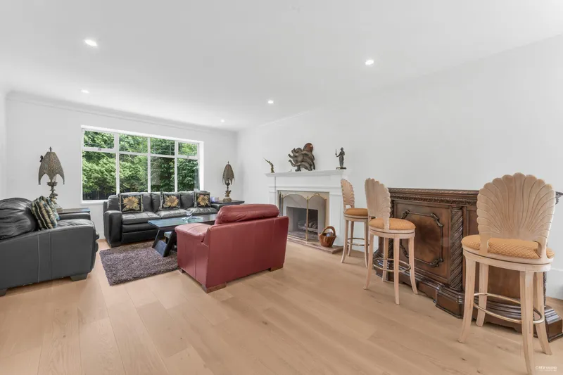 441 INGLEWOOD AVENUE - photo 4 of 25