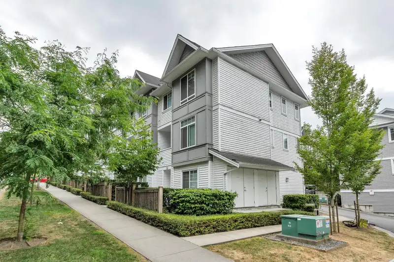 69 11267 133 STREET - photo 2 of 40