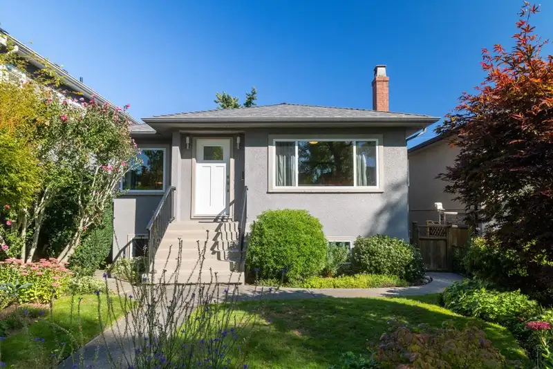 2743 KITCHENER STREET - photo 1 of 32