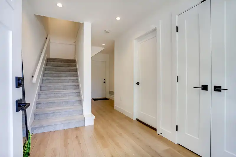 26 15030 28 AVENUE - photo 2 of 20