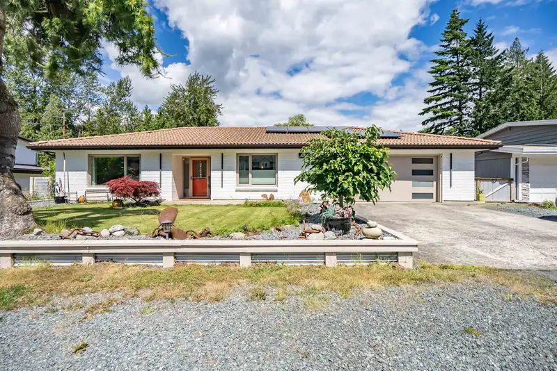 485 NAISMITH AVENUE - photo 1 of 36