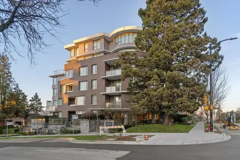 306 505 W 30TH AVENUE - photo 1 of 28