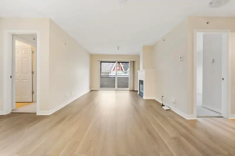 421 12083 92A AVENUE - photo 4 of 35