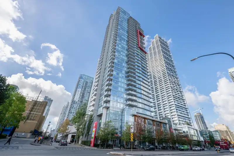 910 4688 KINGSWAY - photo 1 of 26