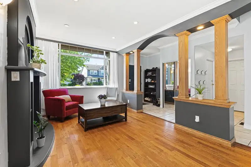 2649 LURIO CRESCENT - photo 4 of 40