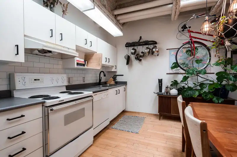 420 350 E 2ND AVENUE - photo 4 of 35