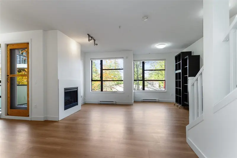 9 1863 WESBROOK MALL - photo 4 of 25