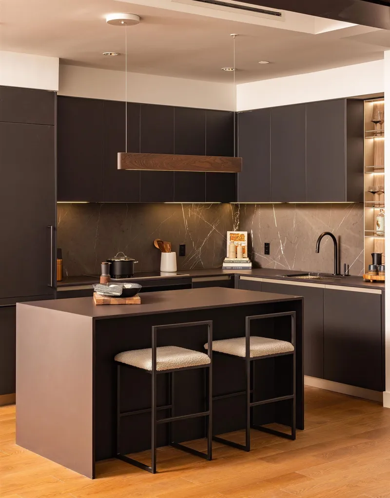 503 480 W 16TH AVENUE - photo 2 of 24