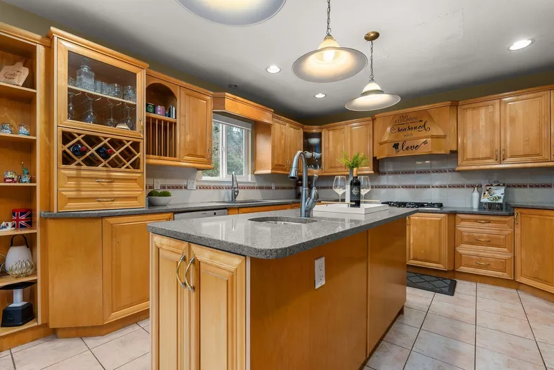 12179 63A AVENUE - photo 4 of 25