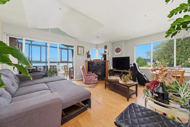 408 2211 WALL STREET - photo 2 of 29