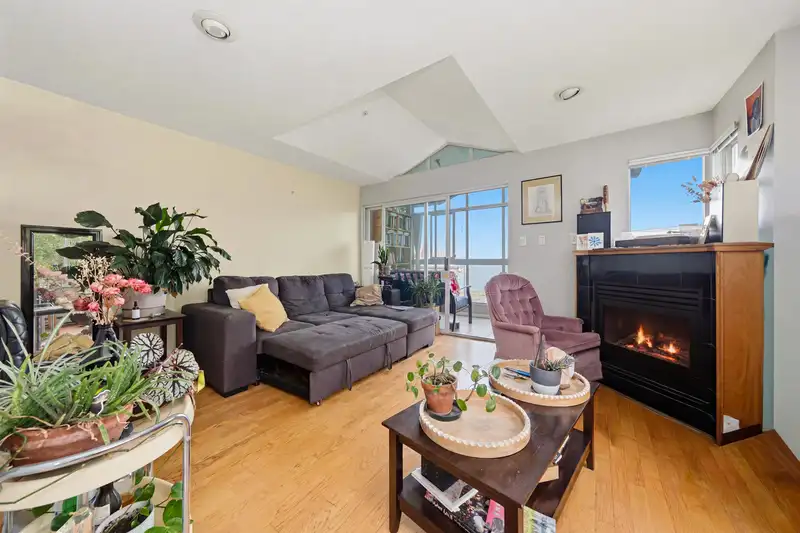 408 2211 WALL STREET - photo 3 of 29
