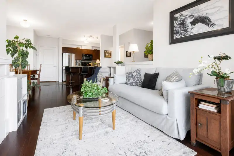 310 2336 WHYTE AVENUE - photo 4 of 28
