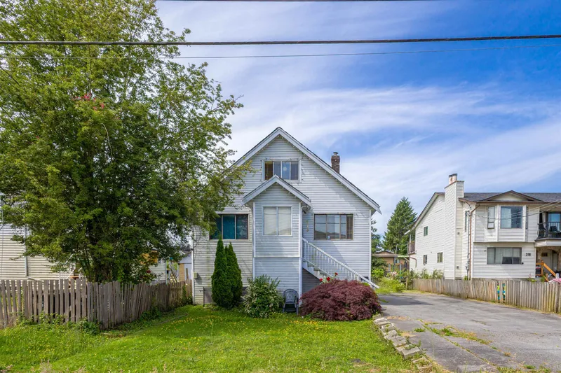 316 PEMBINA STREET - photo 2 of 5