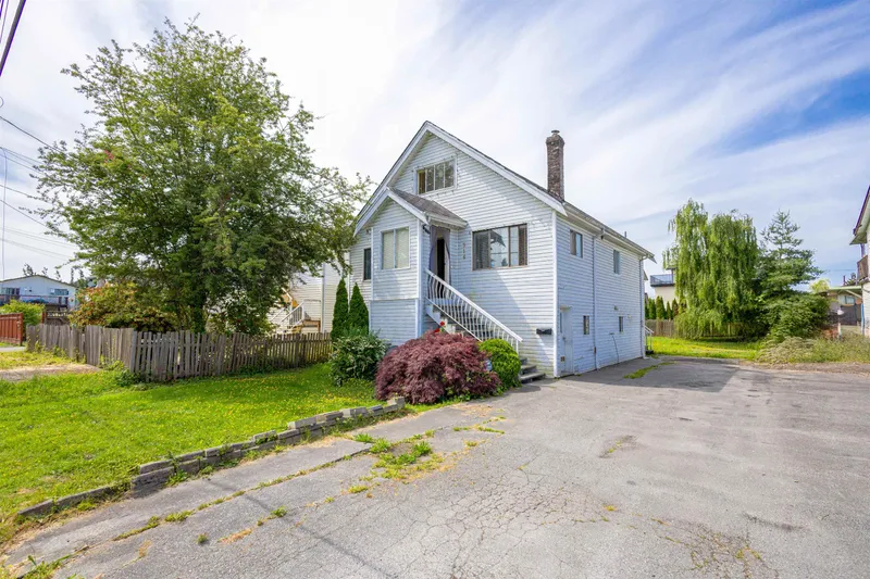 316 PEMBINA STREET - photo 3 of 5