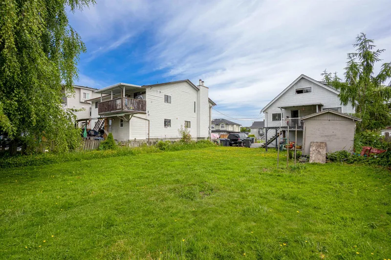 316 PEMBINA STREET - photo 4 of 5