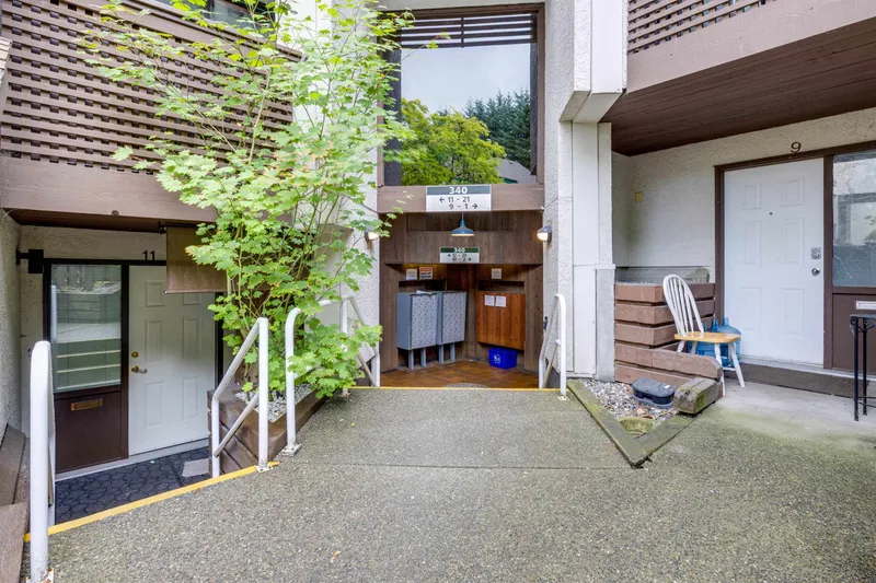 404 340 GINGER DRIVE - photo 2 of 25