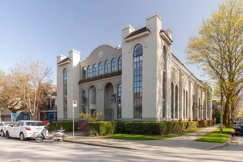 104 700 E PENDER STREET - photo 1 of 25