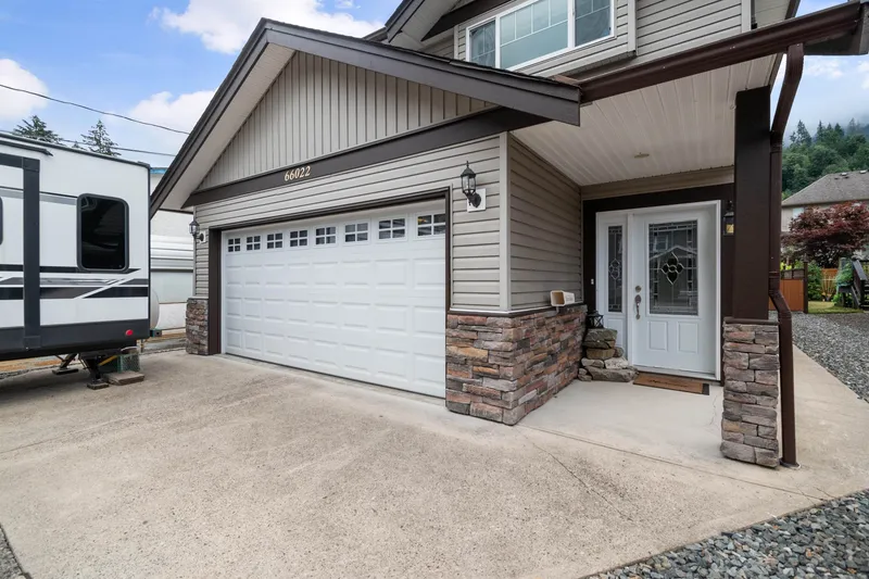 66022 PARK AVENUE - photo 2 of 25