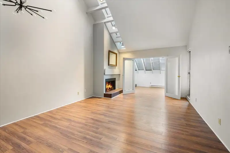 15 4211 SUNSHINE PLACE - photo 2 of 27