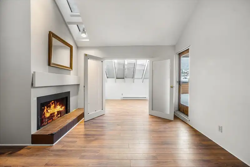15 4211 SUNSHINE PLACE - photo 4 of 27