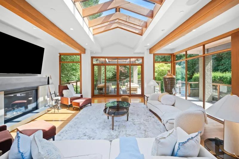 510 EASTCOT ROAD - photo 1 of 25